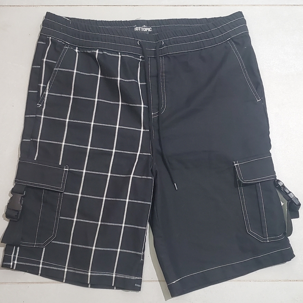Hot Topic Black and White Cargo Shorts Split Leg Plaid Design W/ Buckles
